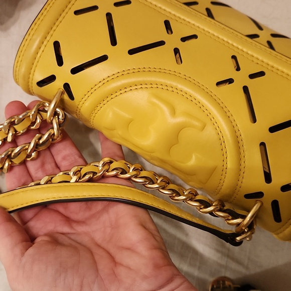 Tory Burch Fleming Perforated Diamond Shoulder Purse - Picture 11 of 11